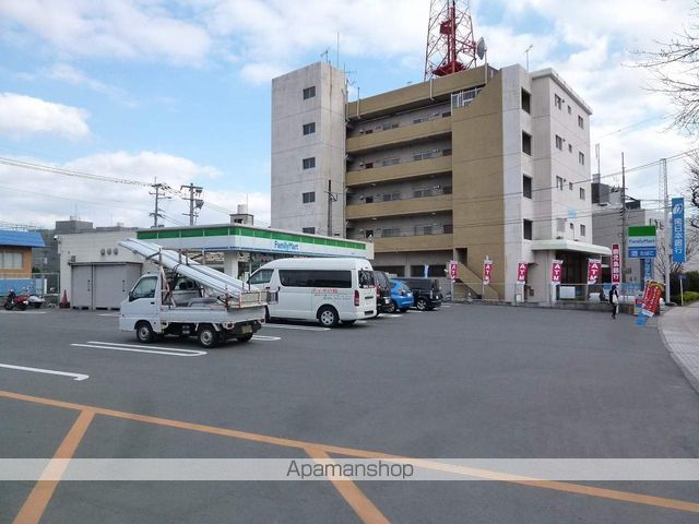 コンビニ　ファミリーマート紫原中央店（コンビニ）まで300m