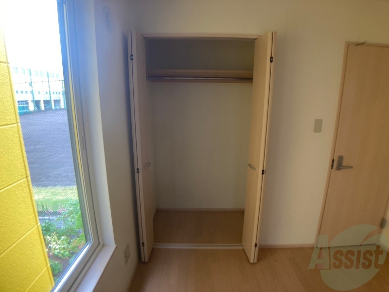 収納　寝室の収納です。部屋がすっきり片付きます。