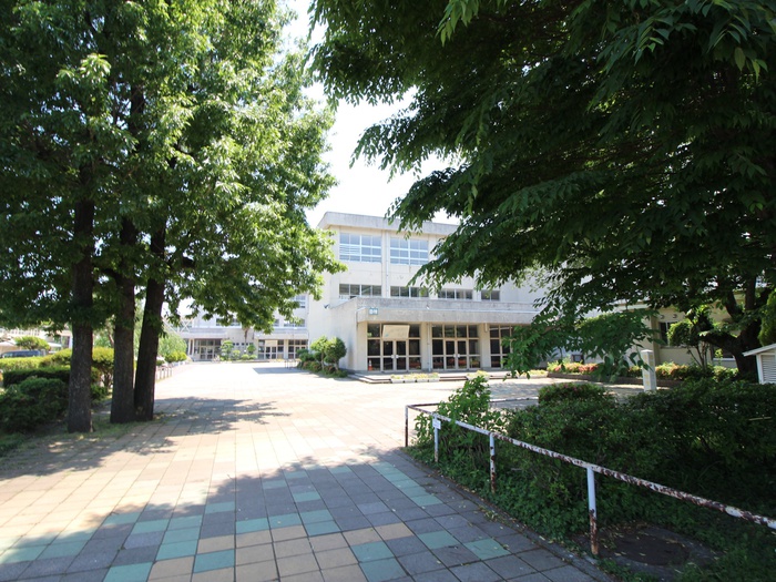 小学校　市立弥栄小学校（小学校）まで526m