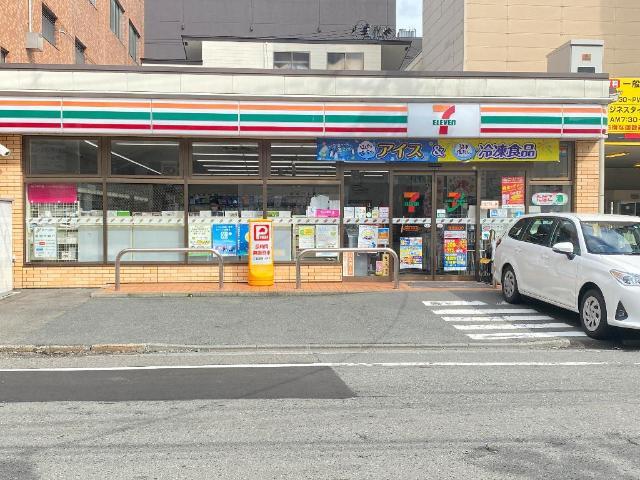 コンビニ　セブンイレブン盛岡内丸店（コンビニ）まで462m