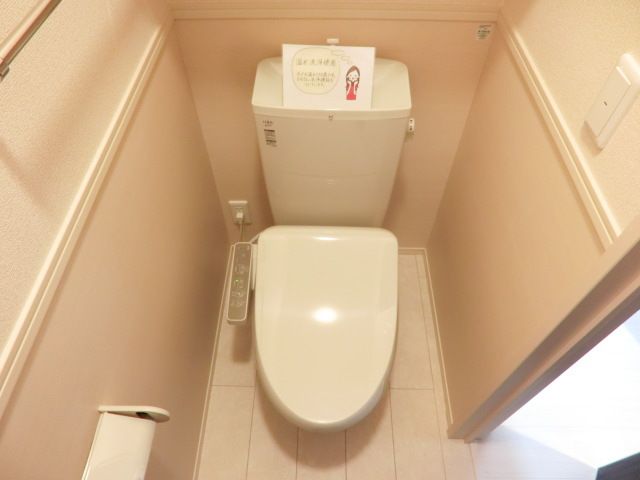 トイレ　温水洗浄便座付きのトイレです