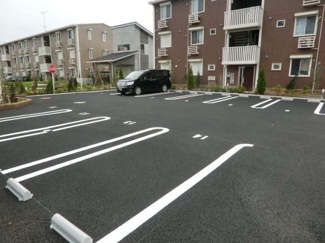 駐車場　停めやすそうな駐車場