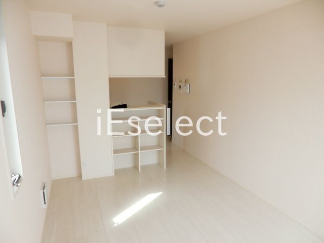 居室・リビング　白を基調にした明るいお部屋です