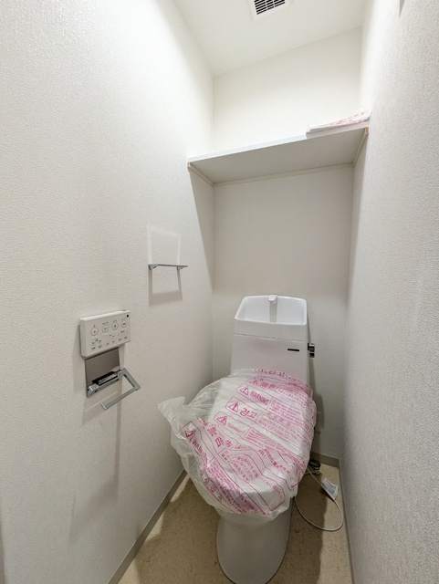 トイレ　建築中のため、一部仕様が異なる場合があります。
