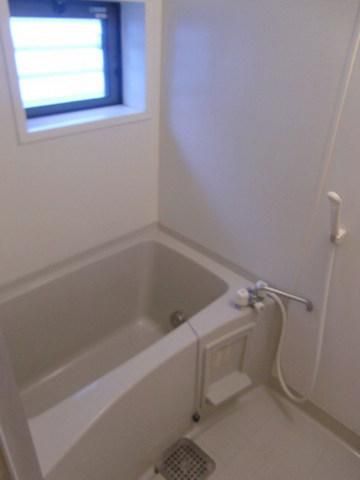 バス・シャワールーム　大きめのバスは気持ち良いです。