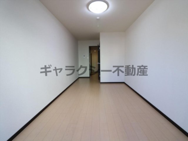 居室・リビング　10.2帖の洋室です