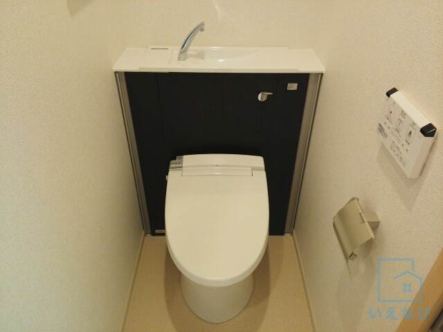 ＪＲ関西本線 久宝寺駅 徒歩11分 3階建 築11年のトイレ写真