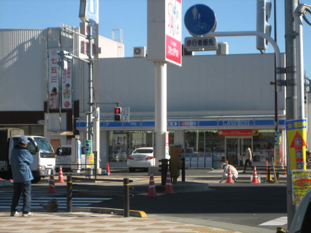 コンビニ　ローソン舎人一丁目店（コンビニ）まで366m
