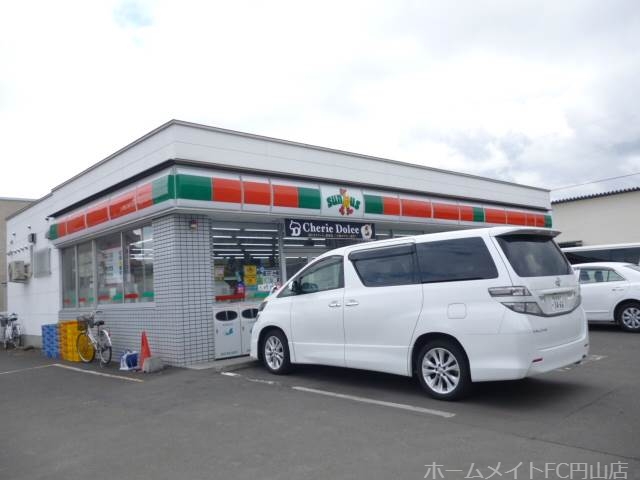 コンビニ　サンクス札幌宮の森3条店（コンビニ）まで214m