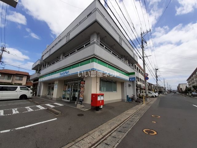 コンビニ　ファミリーマート福岡星の原店（コンビニ）まで588m