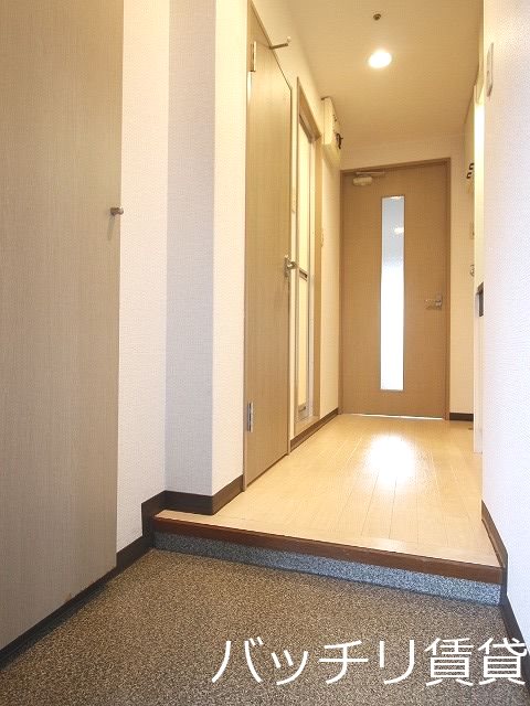 玄関　別号室タイプの為、現状を優先致します。
