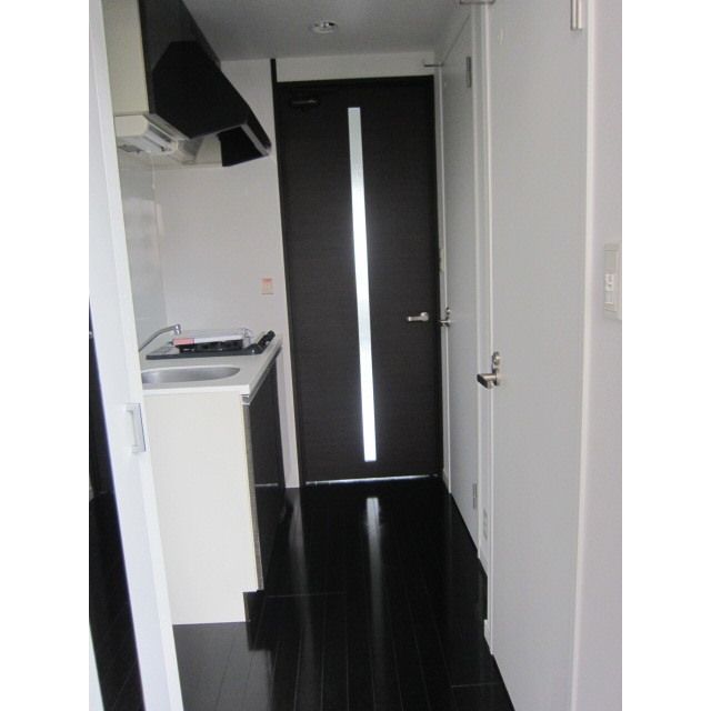 玄関　同物件別部屋のお写真になります。現況優先です。
