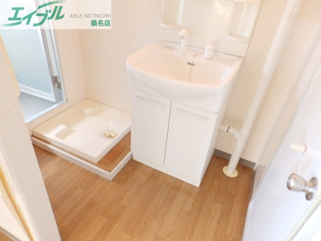 洗面設備　別部屋参考写真です