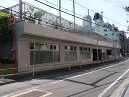 小学校　赤坂小学校（小学校）まで871m