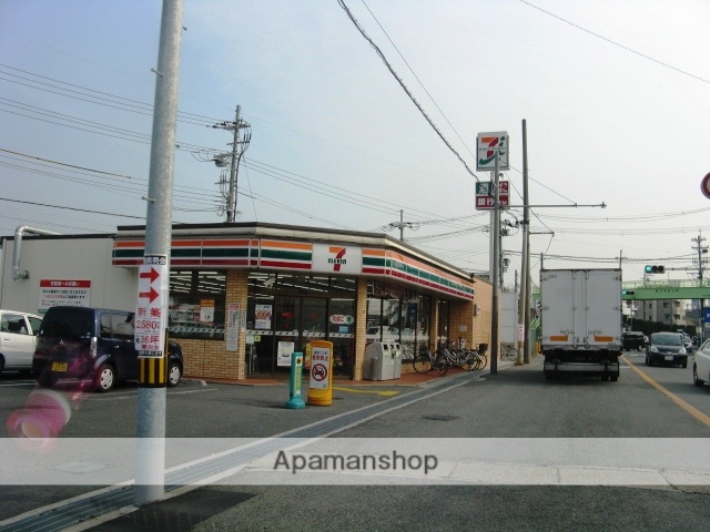 コンビニ　セブンイレブン（コンビニ）まで217m