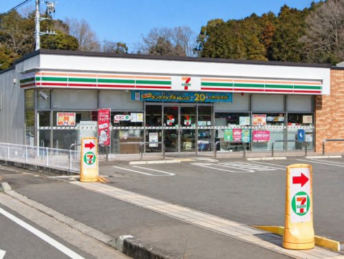 コンビニ　セブンイレブン 裾野向田小学校前店（コンビニ）まで687m