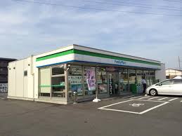 コンビニ　ファミリーマート一宮伝法寺店（コンビニ）まで352m