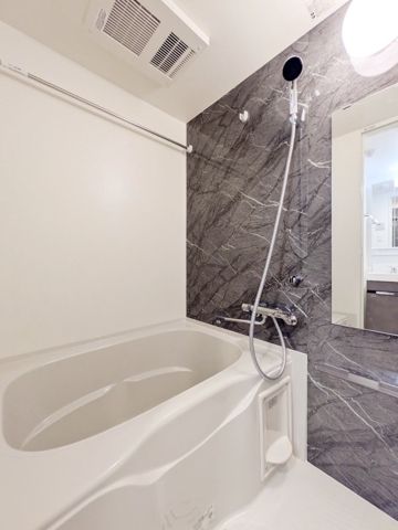 バス・シャワールーム　同物件別部屋写真