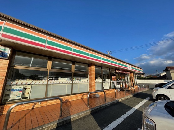 コンビニ　セブンイレブン東広島西条寺家店（コンビニ）まで556m
