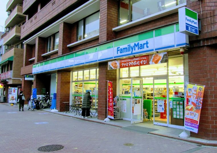 コンビニ　ファミリーマート 豊島要町店（コンビニ）まで203m
