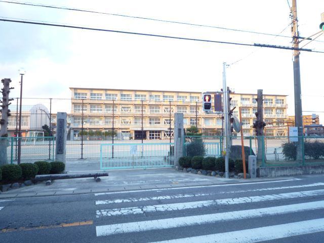 中学校　岡崎市立六ツ美北中学校（中学校）まで1730m