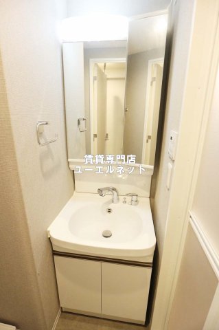 洗面設備　清潔感ある独立洗面台で毎日気持ちよく♪