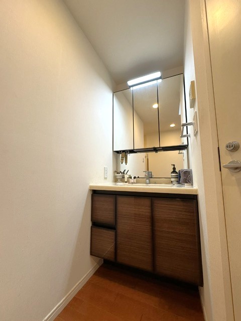 洗面設備　上階の洗面台です。