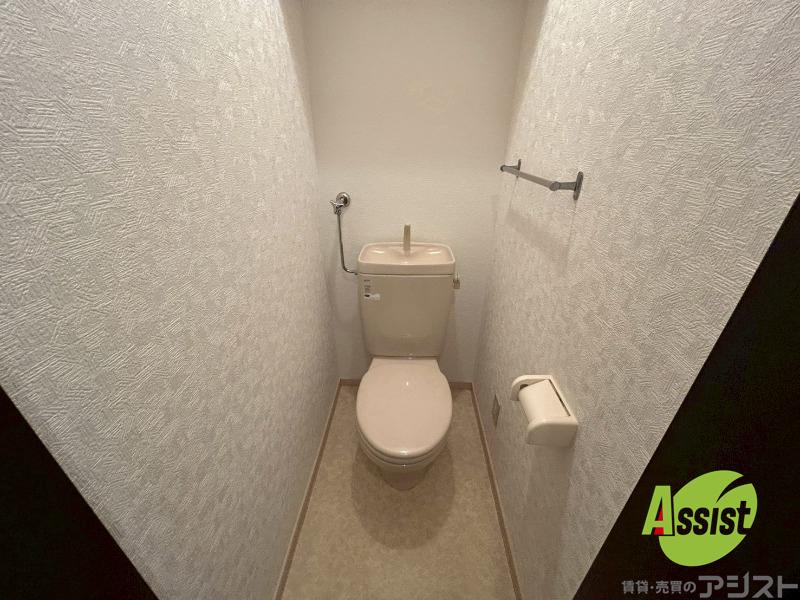 トイレ　こちらはトイレです。清潔感があり、安心して使用できます。