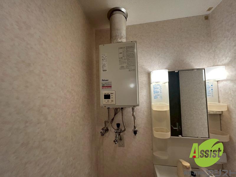 その他設備　給湯器です。操作しやすいパネルになってます。