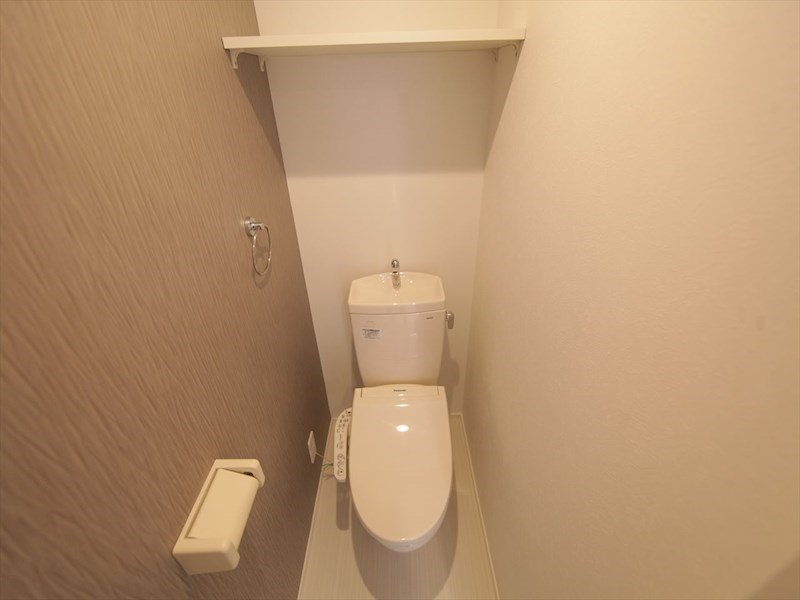 トイレ　温水洗浄暖房便座付トイレ　同型写真