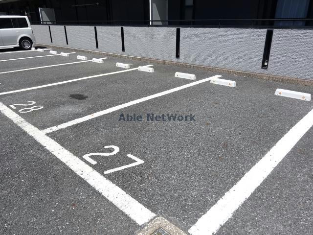 駐車場　駐車場