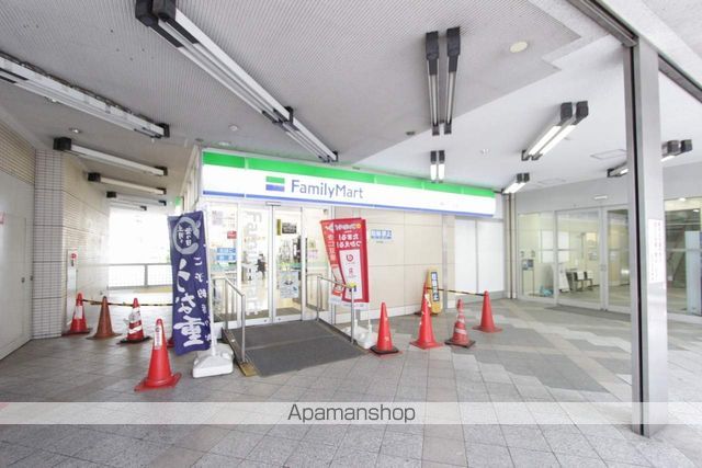 コンビニ　ファミリーマート（コンビニ）まで440m