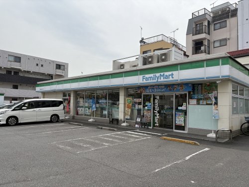 コンビニ　ファミリーマート 潮田町店（コンビニ）まで117m