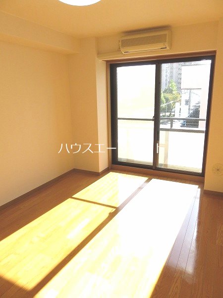 居室・リビング　7.5帖の洋室です。