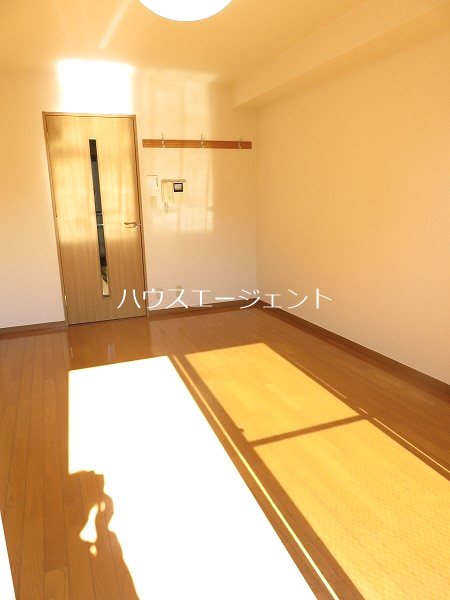 その他部屋・スペース　南向きの明るいお部屋です。