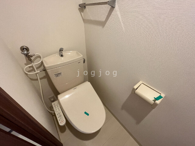 トイレ　温水洗浄便座付き
