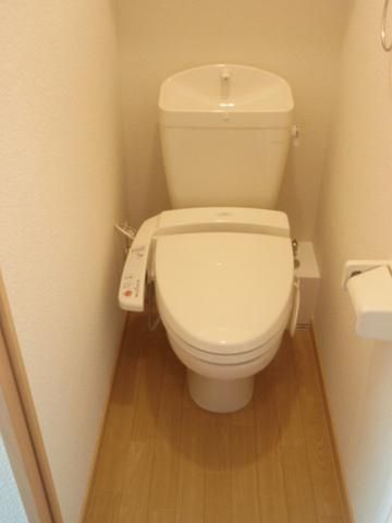 トイレ　温水洗浄便座