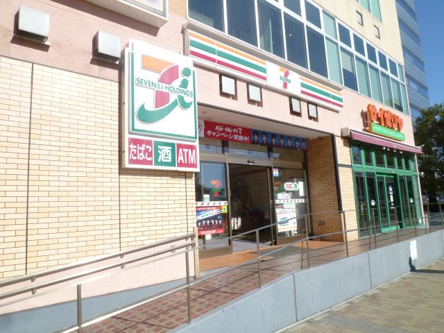 コンビニ　セブンイレブン（コンビニ）まで890m