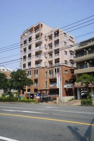 建物外観　存在感のある外観ですね