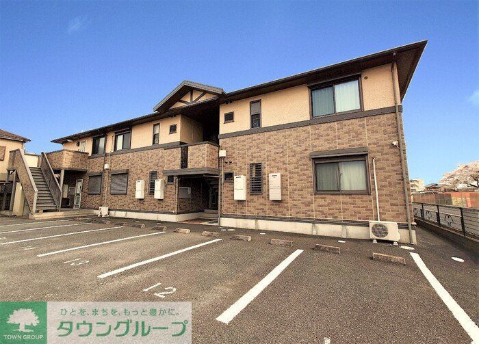 建物外観　駐車場