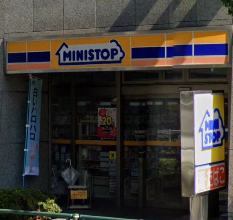 コンビニ　ミニストップ 新宿左門町店（コンビニ）まで373m