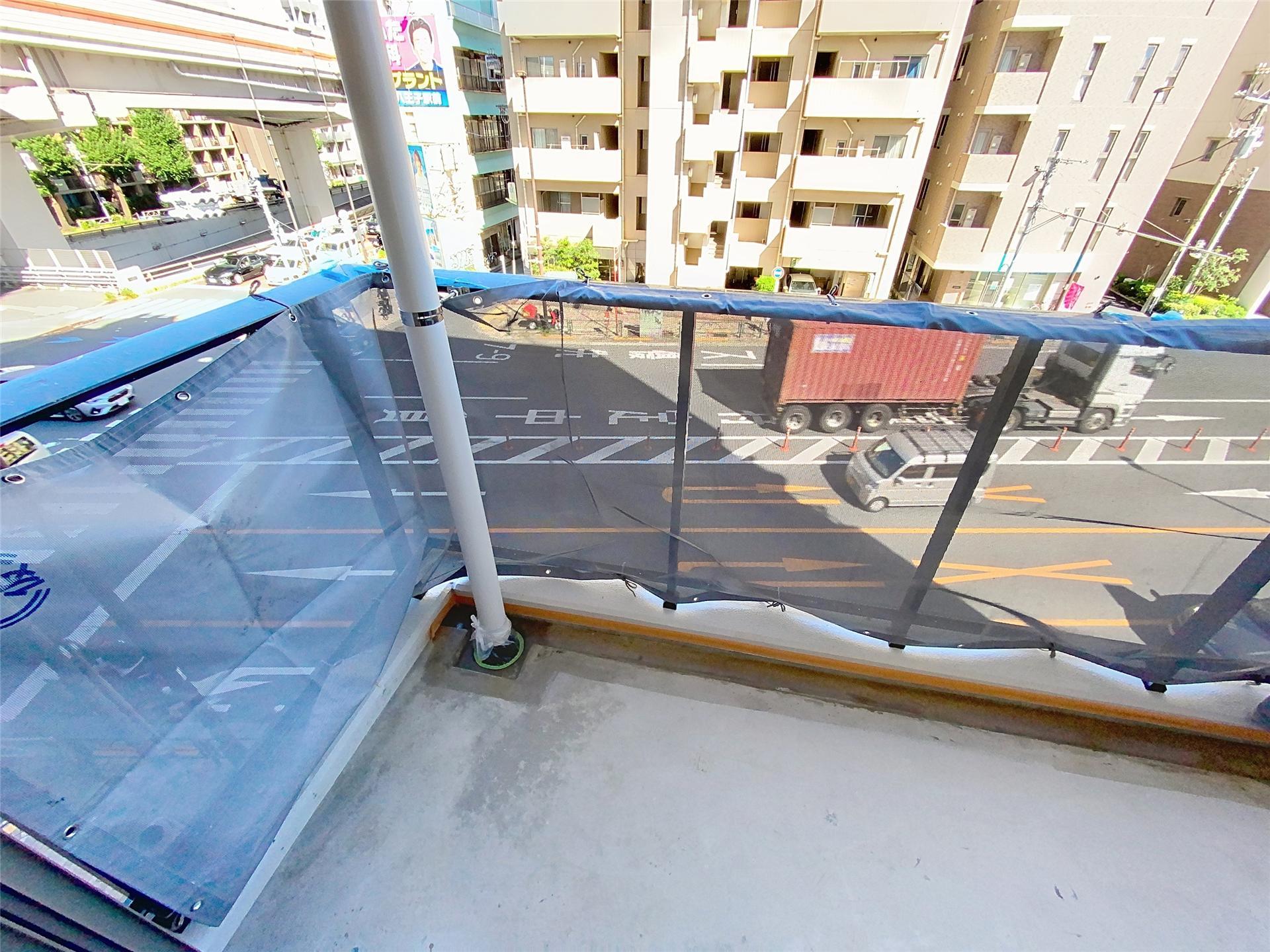 バルコニー　ほかのお部屋の写真を使用しております。