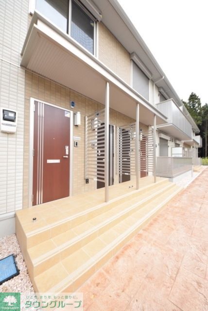 エントランス　現地待ち合わせ歓迎♪お問合せはタウンハウジング蘇我店まで！