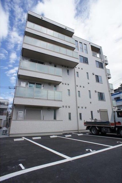 建物外観　５階建ての賃貸マンション