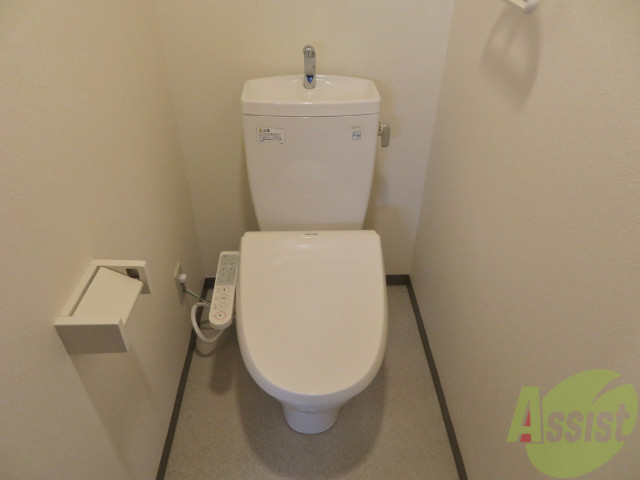 トイレ　ウォシュレット機能がついたトイレです。安心して使用できますね