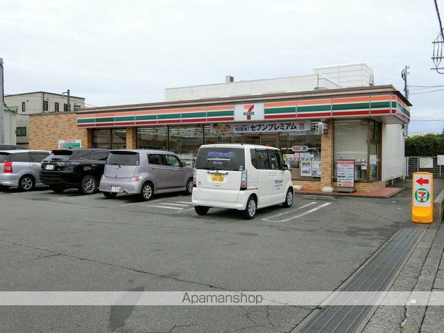 コンビニ　セブンイレブン（コンビニ）まで392m