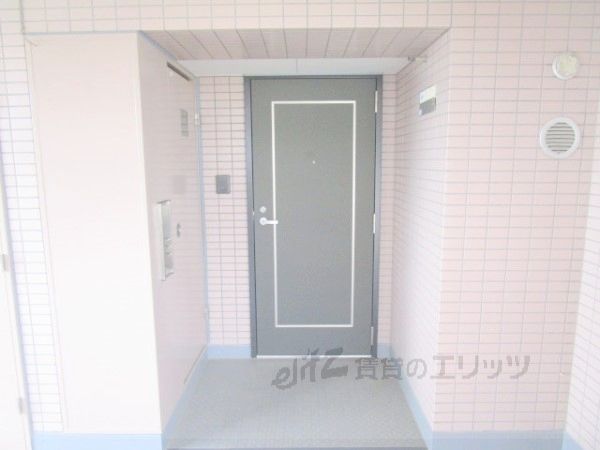 玄関　玄関ドア