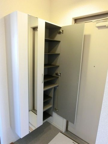 玄関　シューズＢＯＸ完備の広い玄関