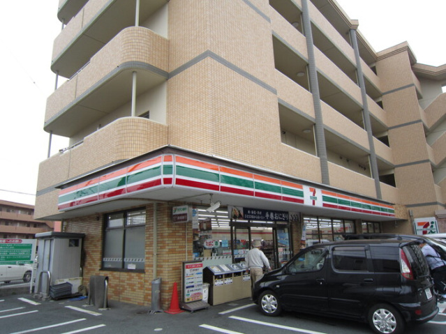 コンビニ　セブンイレブン浜松海老塚店（コンビニ）まで181m
