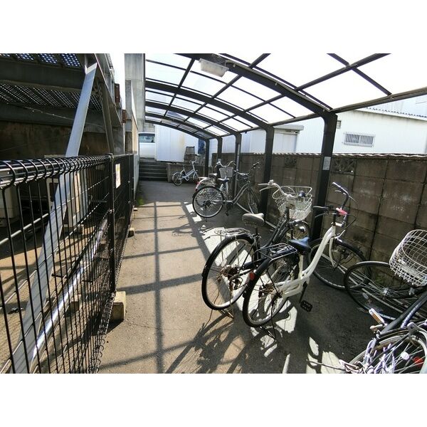 その他共有部分　屋根付き駐輪場